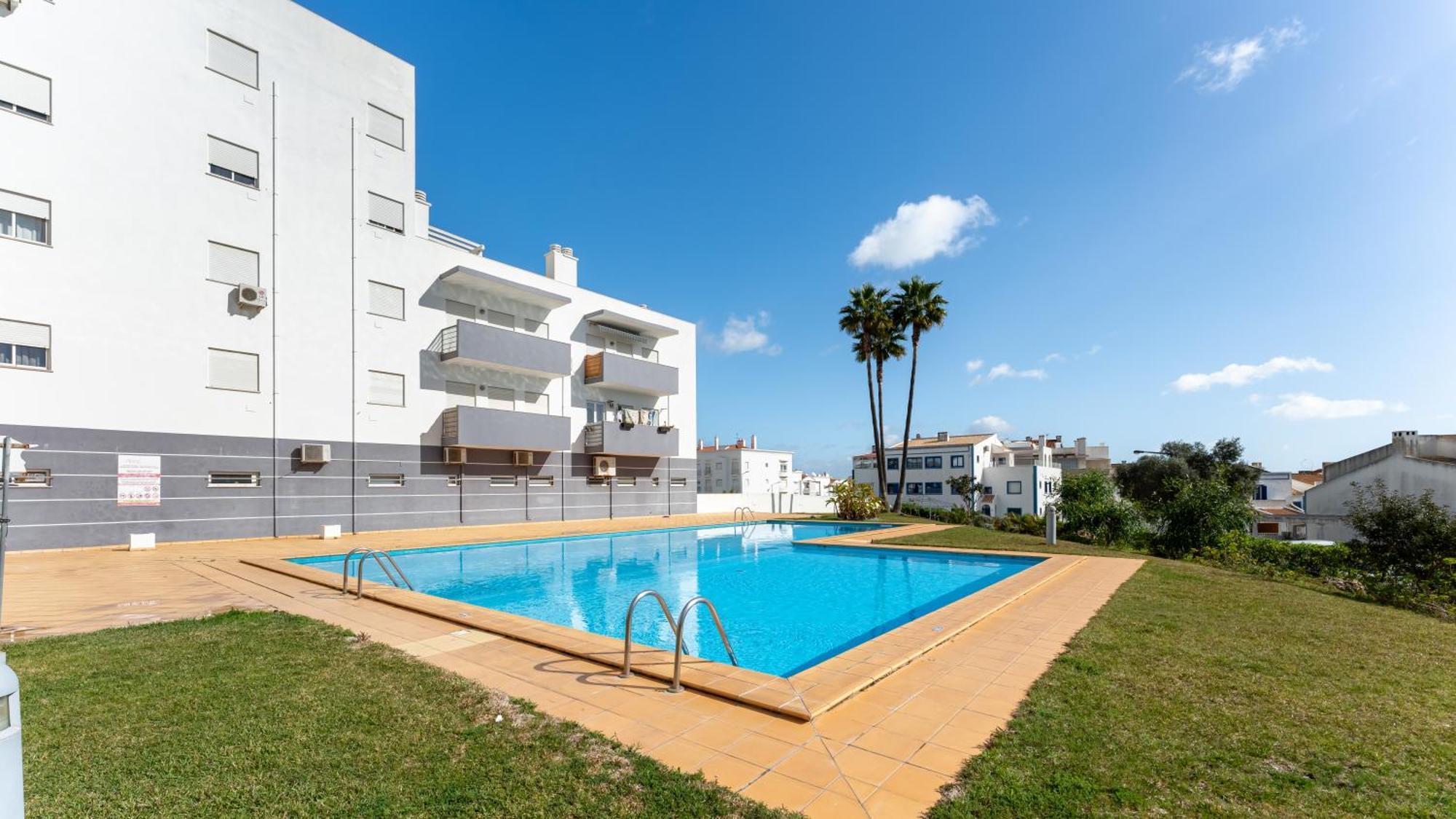 Sunny Retreat With Pool And Balcony By Lovelystay Albufeira Ngoại thất bức ảnh