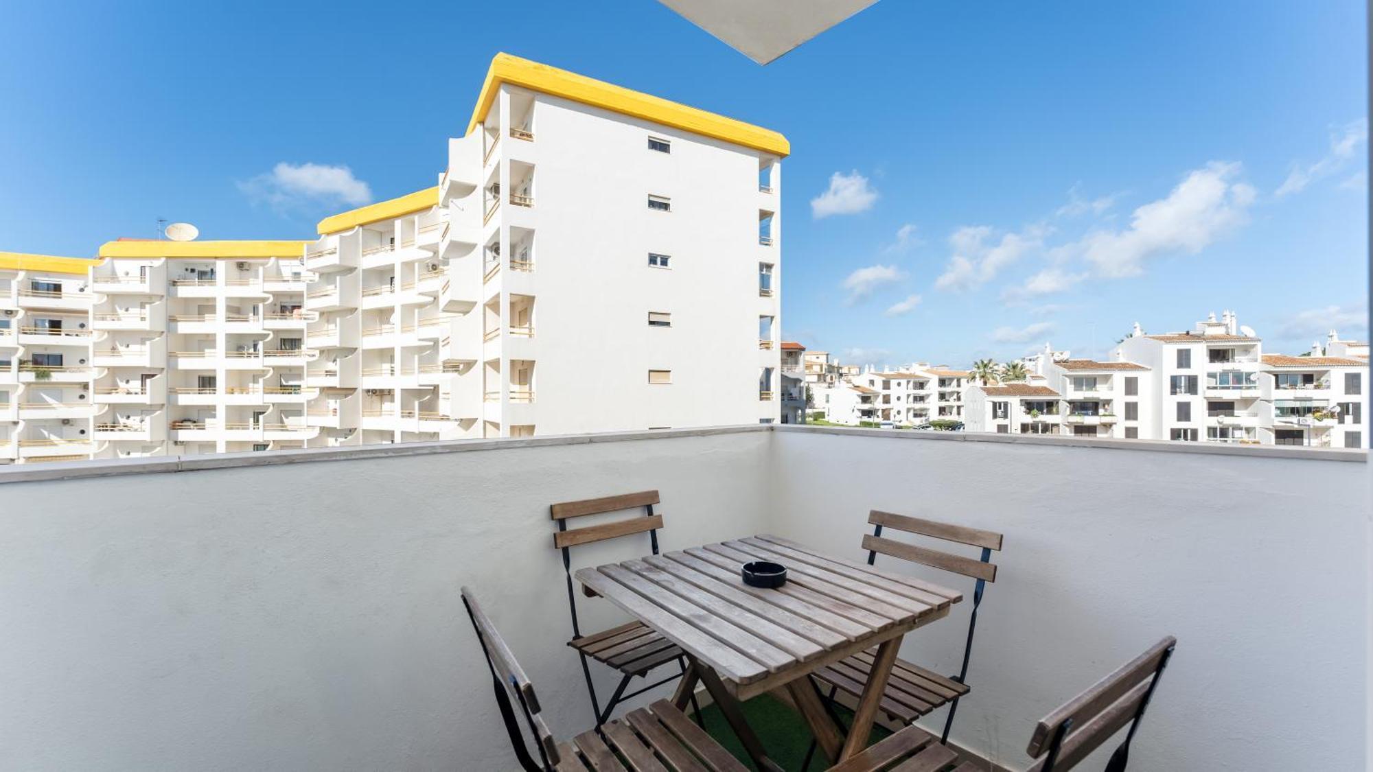 Sunny Retreat With Pool And Balcony By Lovelystay Albufeira Ngoại thất bức ảnh